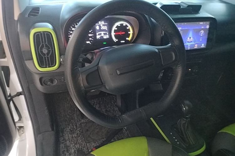 Used Roewe Clever 2021 302 km New Four-Seater Super-Efficient Version Steering Wheel