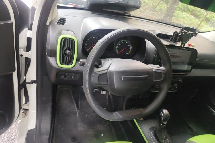 Used Roewe Clever 2021 302 km New Four-Seater Super-Efficient Version Steering Wheel