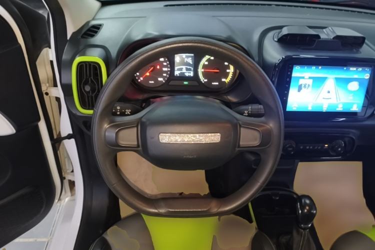 Used Roewe Clever 2021 302 km New Four-Seater Super-Efficient Version Steering Wheel