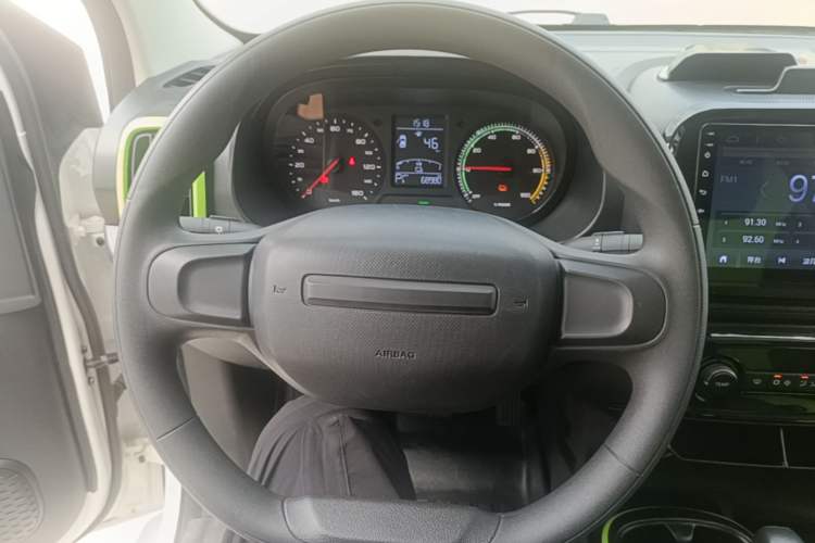 Used Roewe Clever 2021 302 km New Four-Seater Super-Efficient Version Steering Wheel