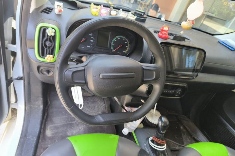 Used Roewe Clever 2021 302 km New Four-Seater Super-Efficient Version Steering Wheel
