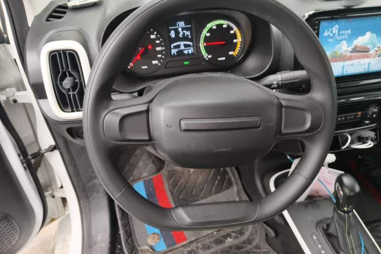 Used Roewe Clever 2021 302 km New Four-Seater Super-Efficient Version Steering Wheel