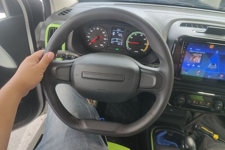 Used Roewe Clever 2021 302 km New Four-Seater Super-Efficient Version Steering Wheel
