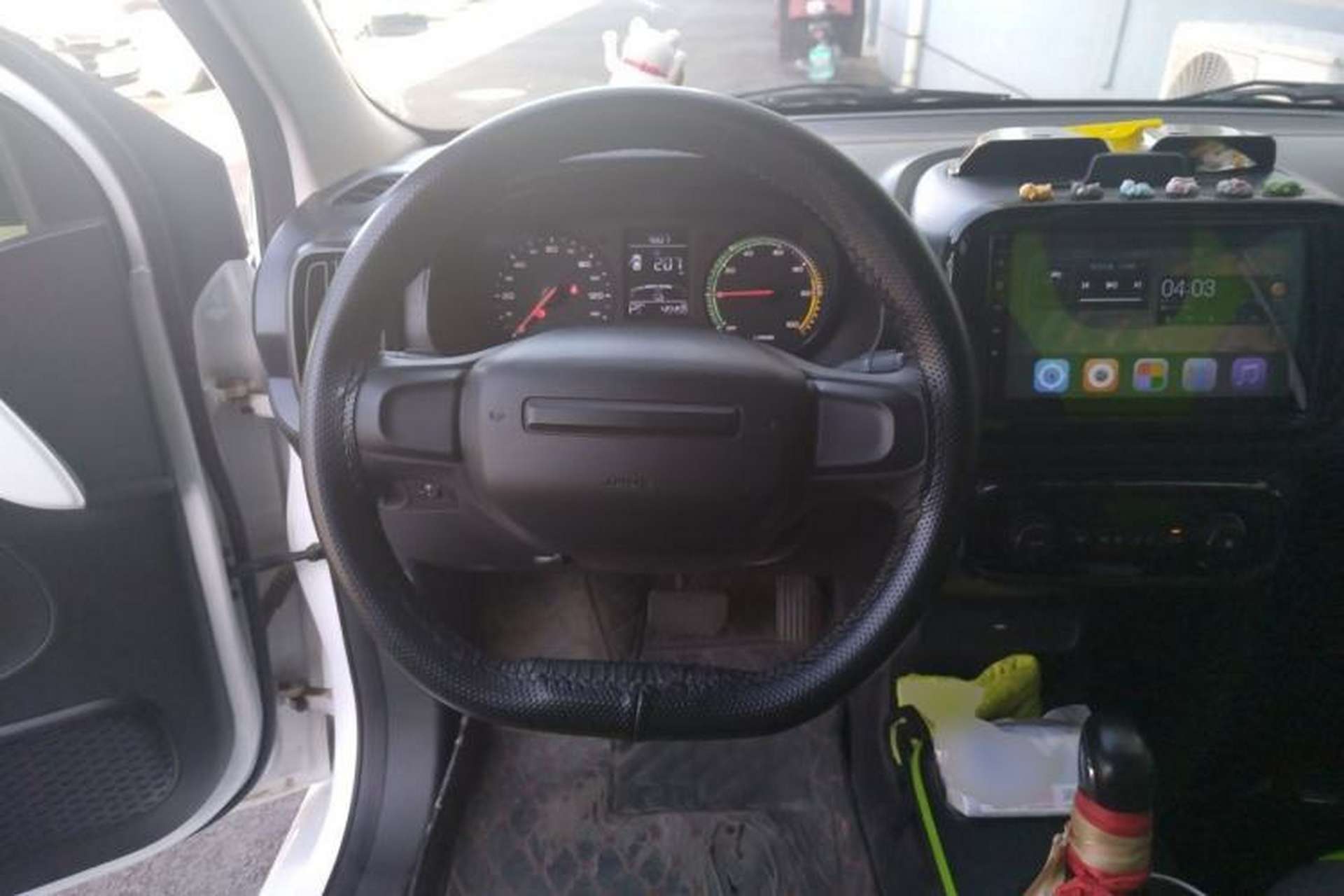 Used Roewe Clever 2021 302 km New Four-Seater Super-Efficient Version Steering Wheel