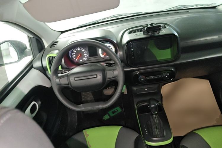 Used Roewe Clever 2021 302 km New Four-Seater Super-Efficient Version Steering Wheel