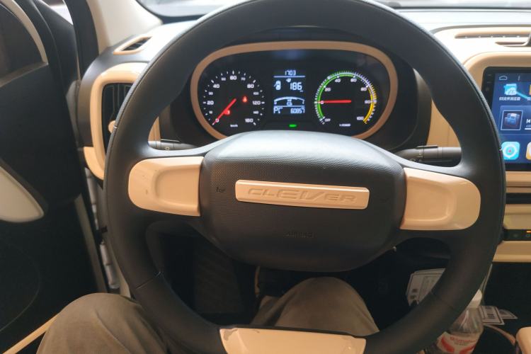 Used Roewe Clever 2021 302 km New Four-Seater Super-Efficient Version Steering Wheel