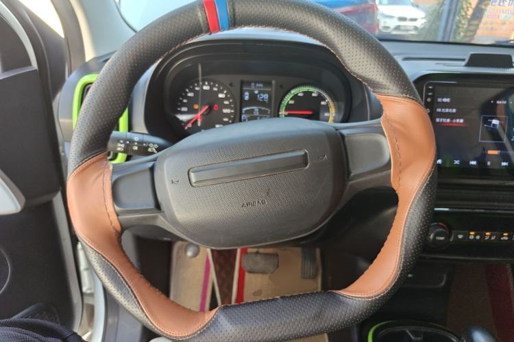 Used Roewe Clever 2021 302 km New Four-Seater Super-Efficient Version Steering Wheel