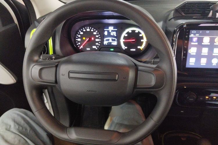 Used Roewe Clever 2021 302 km New Four-Seater Super-Efficient Version Steering Wheel