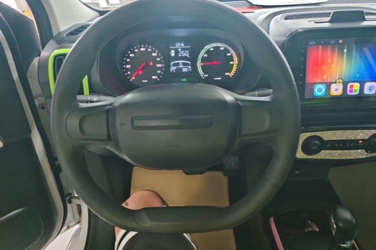 Used Roewe Clever 2021 302 km New Four-Seater Super-Efficient Version Steering Wheel