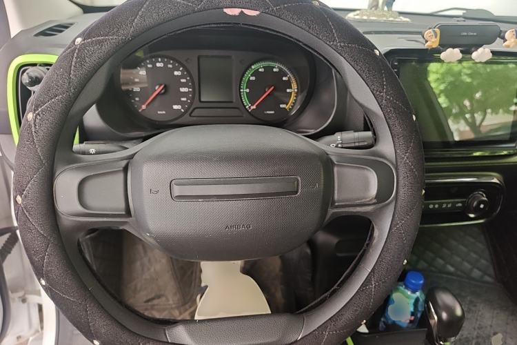 Used Roewe Clever 2021 302 km New Four-Seater Super-Efficient Version Steering Wheel
