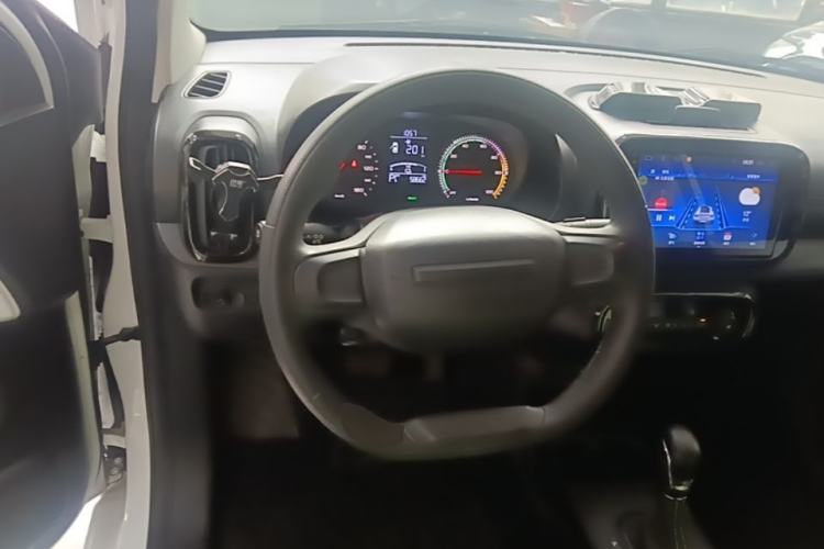 Used Roewe Clever 2021 302 km New Four-Seater Super-Efficient Version Steering Wheel