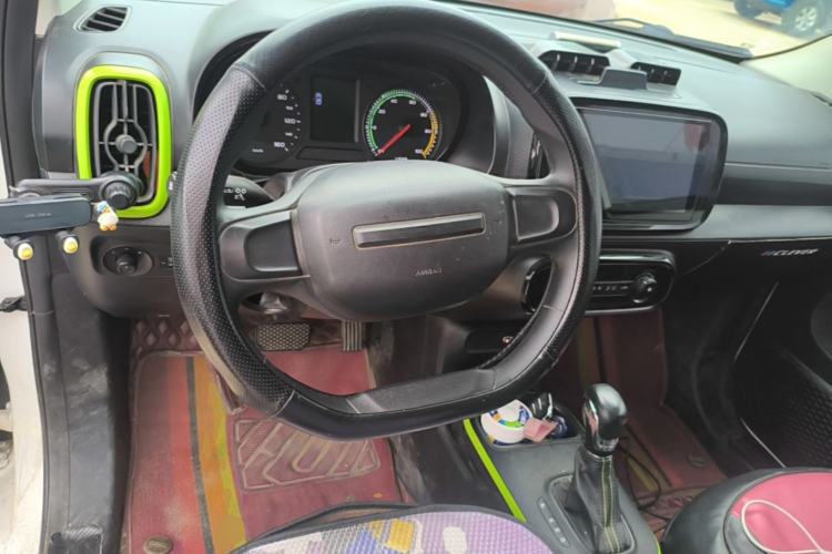 Used Roewe Clever 2021 302 km New Four-Seater Super-Efficient Version Steering Wheel