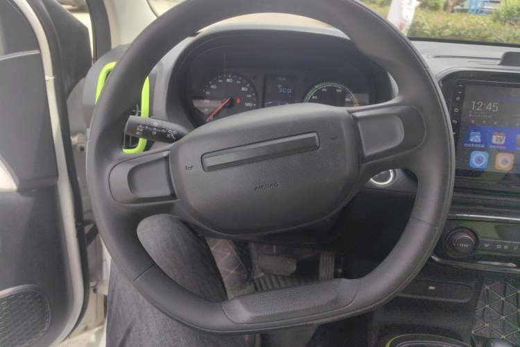 Used Roewe Clever 2021 302 km New Four-Seater Super-Efficient Version Steering Wheel