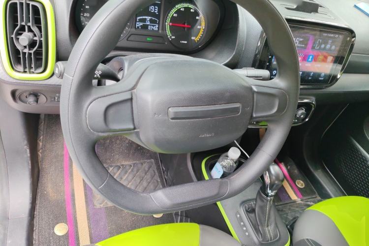Used Roewe Clever 2021 302 km New Four-Seater Super-Efficient Version Steering Wheel