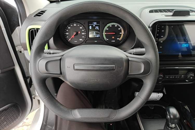 Used Roewe Clever 2021 302 km New Four-Seater Super-Efficient Version Steering Wheel