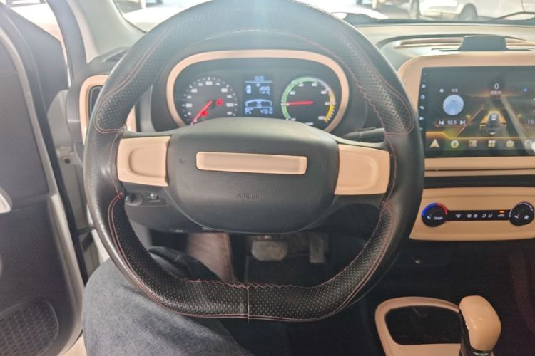 Used Roewe Clever 2021 302 km New Four-Seater Super-Efficient Version Steering Wheel