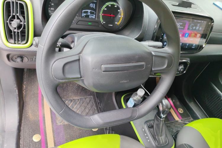 Used Roewe Clever 2021 302 km New Four-Seater Super-Efficient Version Steering Wheel