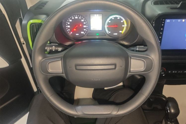Used Roewe Clever 2021 302 km New Four-Seater Super-Efficient Version Steering Wheel