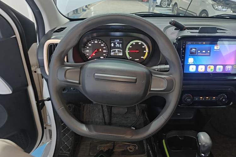 Used Roewe Clever 2021 302 km New Four-Seater Super-Efficient Version Steering Wheel