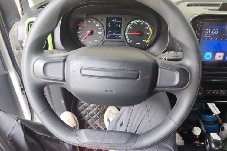 Used Roewe Clever 2021 302 km New Four-Seater Super-Efficient Version Steering Wheel