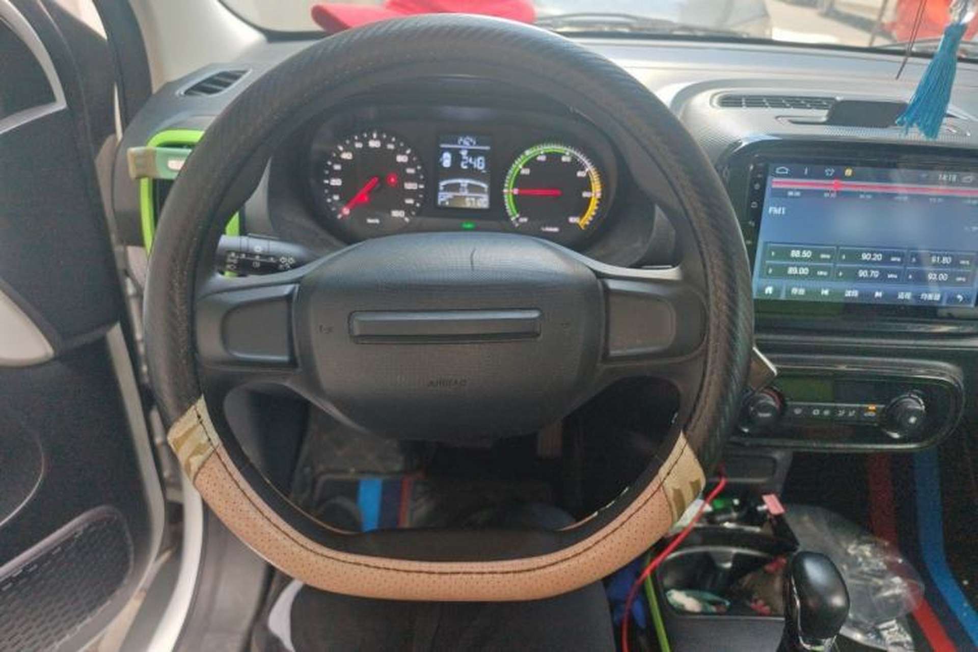 Used Roewe Clever 2021 302 km New Four-Seater Super-Efficient Version Steering Wheel