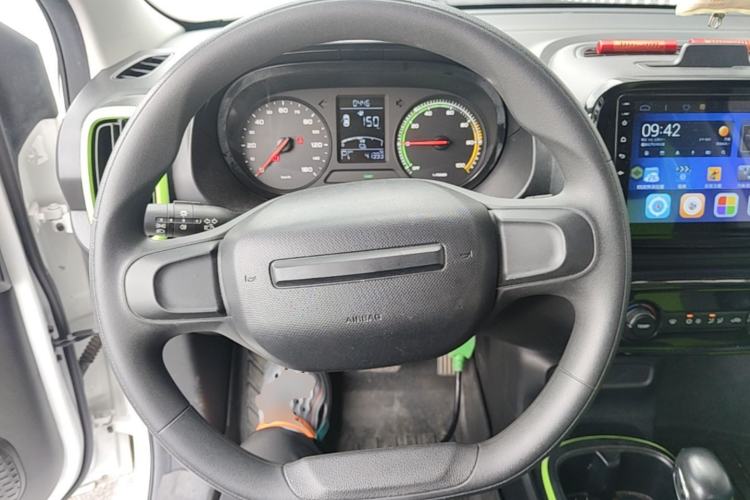 Used Roewe Clever 2021 302 km New Four-Seater Super-Efficient Version Steering Wheel