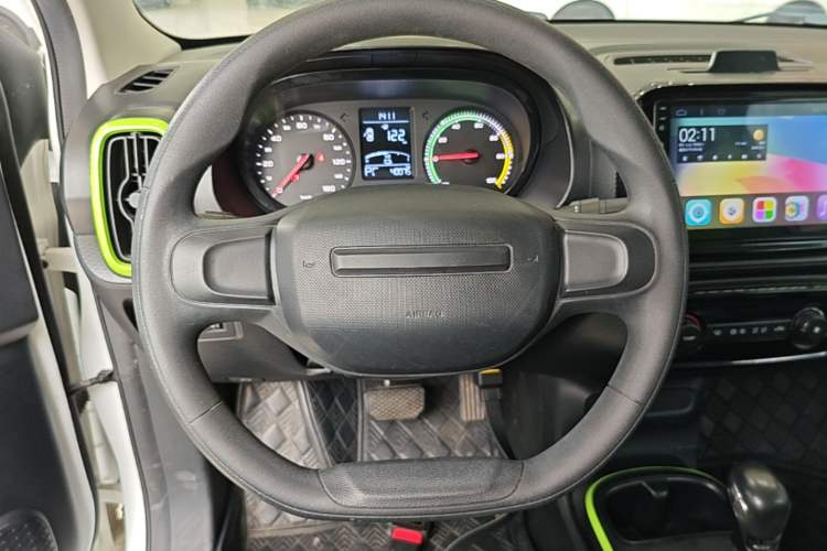 Used Roewe Clever 2021 302 km New Four-Seater Super-Efficient Version Steering Wheel
