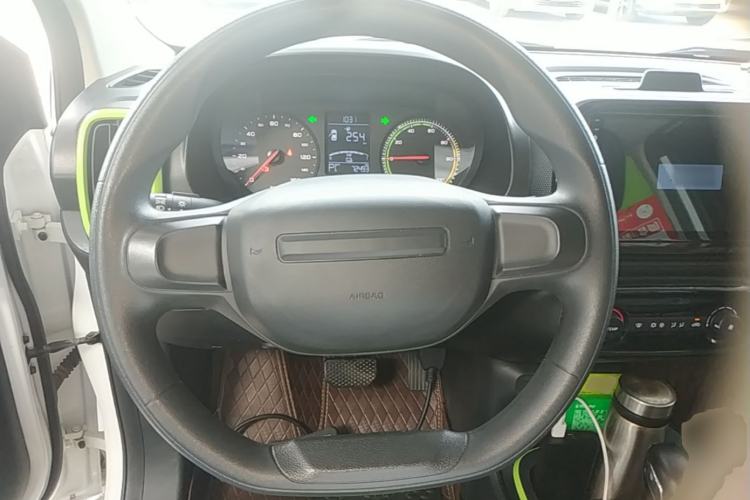 Used Roewe Clever 2021 302 km New Four-Seater Super-Efficient Version Steering Wheel