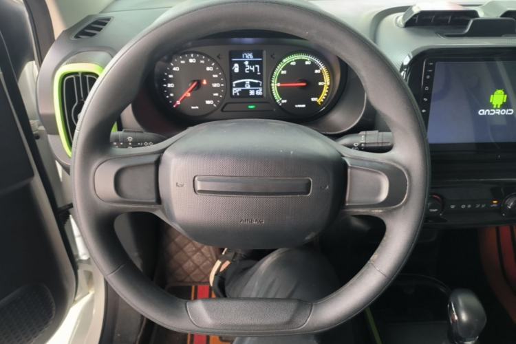 Used Roewe Clever 2021 302 km New Four-Seater Super-Efficient Version Steering Wheel