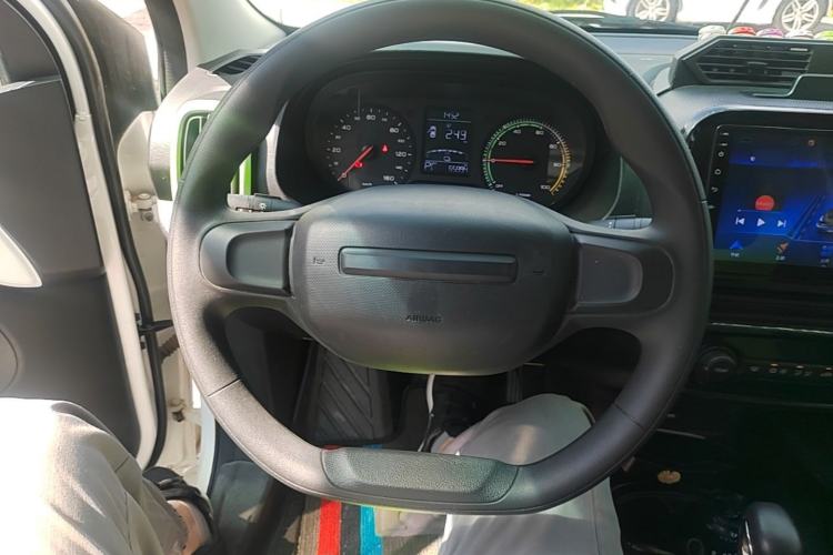 Used Roewe Clever 2021 302 km New Four-Seater Super-Efficient Version Steering Wheel