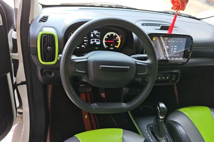 Used Roewe Clever 2021 302 km New Four-Seater Super-Efficient Version Steering Wheel