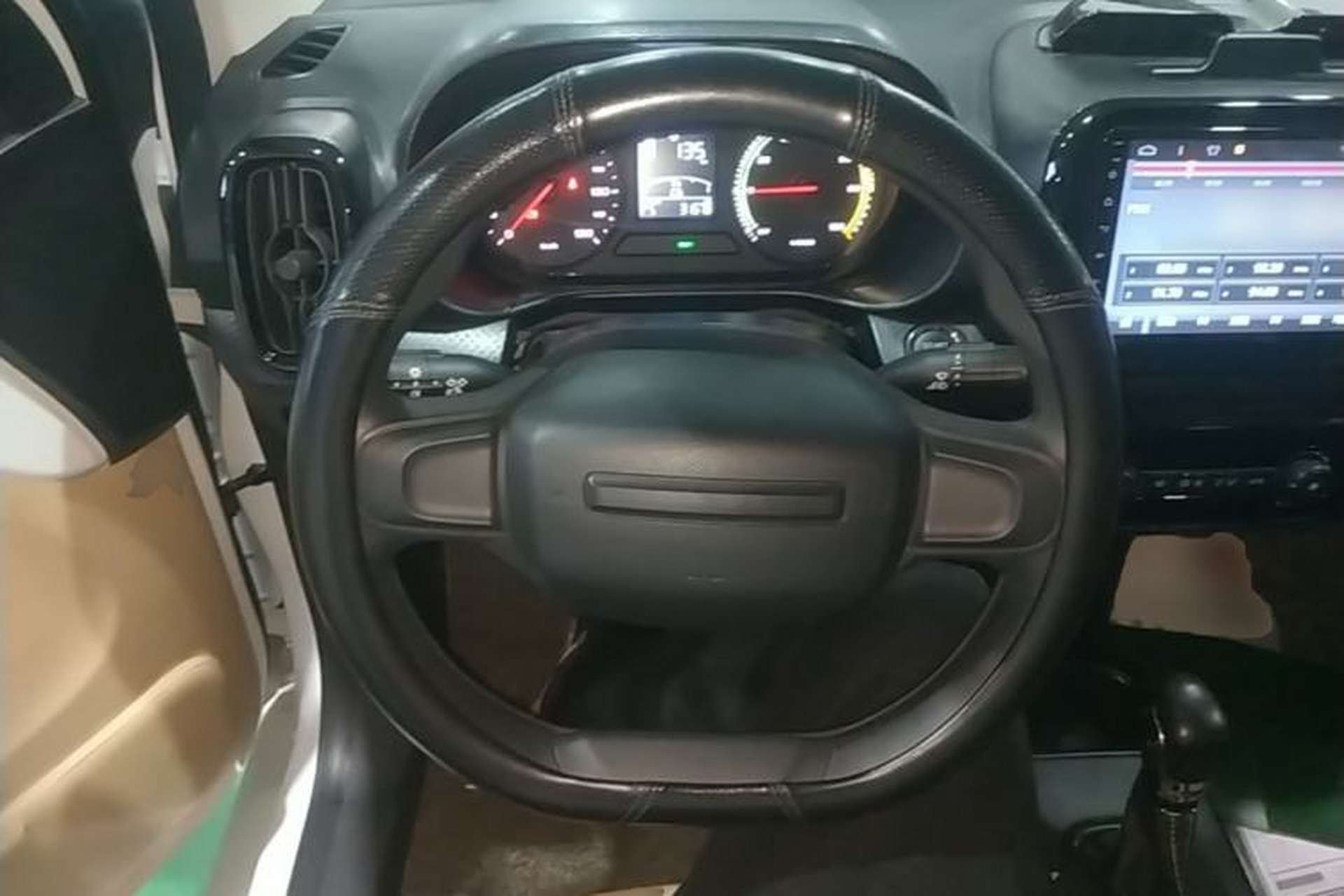 Used Roewe Clever 2021 302 km New Four-Seater Super-Efficient Version Steering Wheel