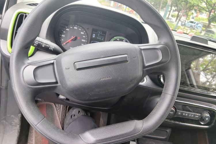 Used Roewe Clever 2021 302 km New Four-Seater Super-Efficient Version Steering Wheel