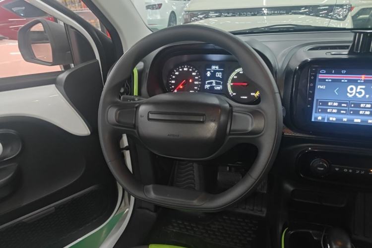 Used Roewe Clever 2021 302 km New Four-Seater Super-Efficient Version Steering Wheel