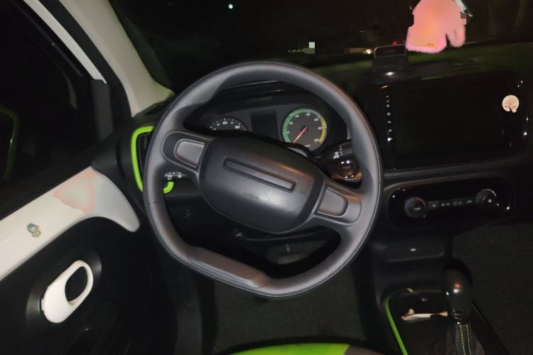 Used Roewe Clever 2021 302 km New Four-Seater Super-Efficient Version Steering Wheel