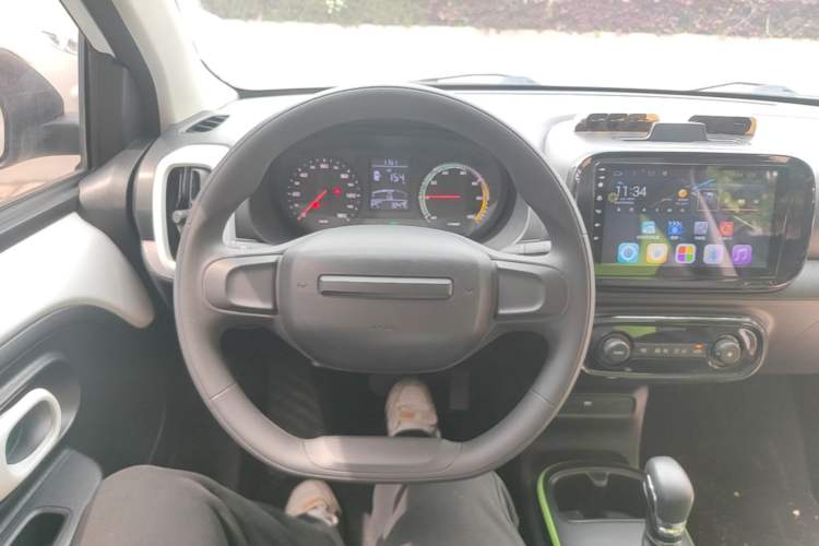 Used Roewe Clever 2021 302 km New Four-Seater Super-Efficient Version Steering Wheel
