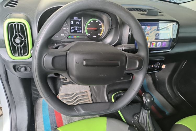 Used Roewe Clever 2021 302 km New Four-Seater Super-Efficient Version Steering Wheel