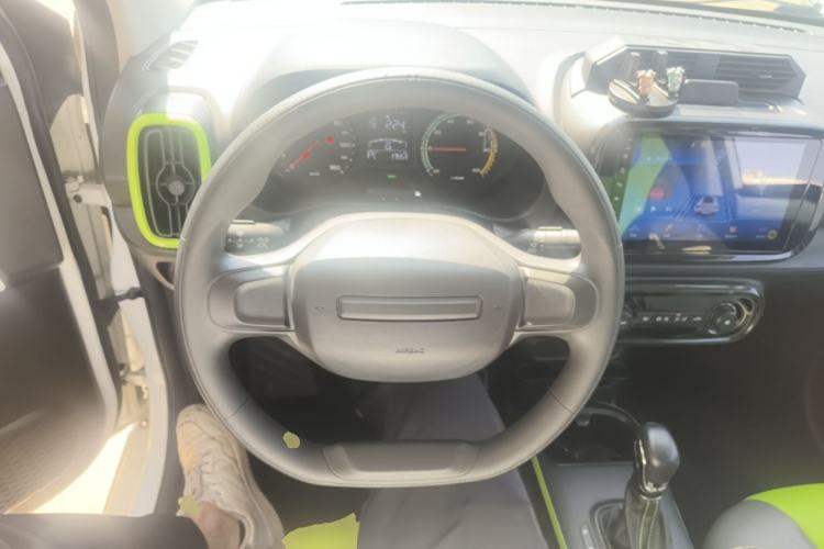 Used Roewe Clever 2021 302 km New Four-Seater Super-Efficient Version Steering Wheel