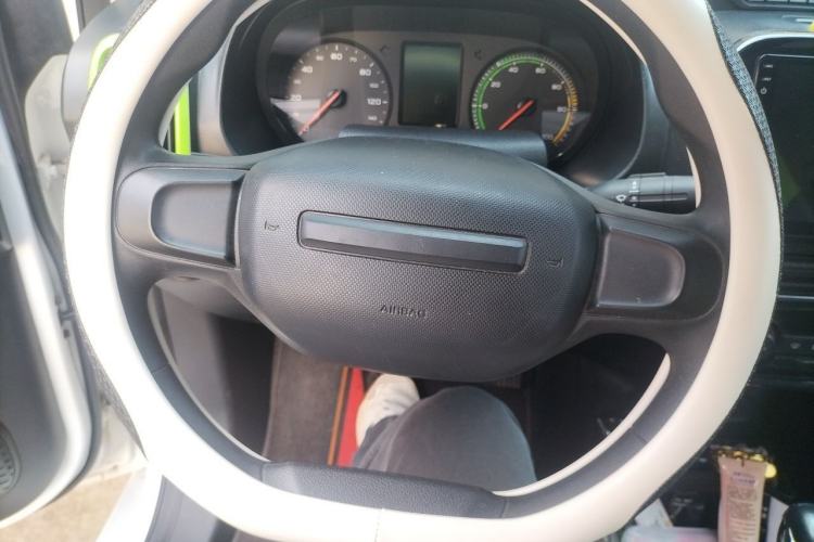 Used Roewe Clever 2021 302 km New Four-Seater Super-Efficient Version Steering Wheel