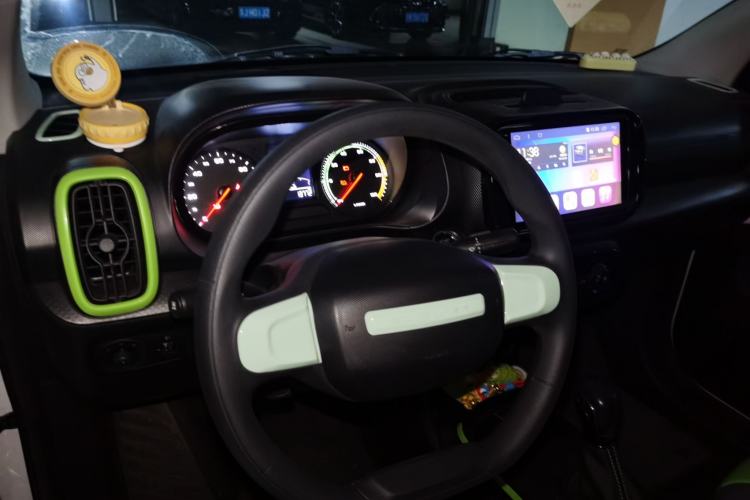 Used Roewe Clever 2021 302 km New Four-Seater Super-Efficient Version Steering Wheel