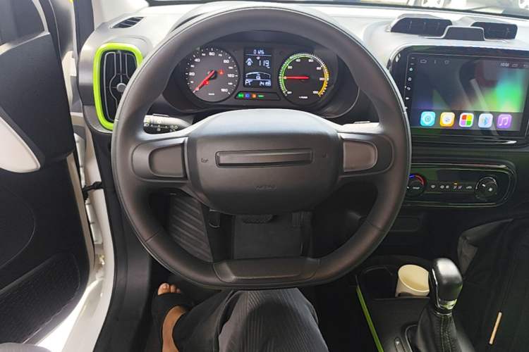 Used Roewe Clever 2021 302 km New Four-Seater Super-Efficient Version Steering Wheel
