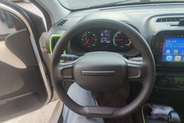 Used Roewe Clever 2021 302 km New Four-Seater Super-Efficient Version Steering Wheel