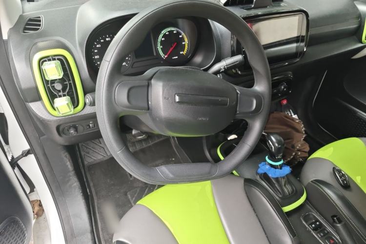 Used Roewe Clever 2021 302 km New Four-Seater Super-Efficient Version Steering Wheel