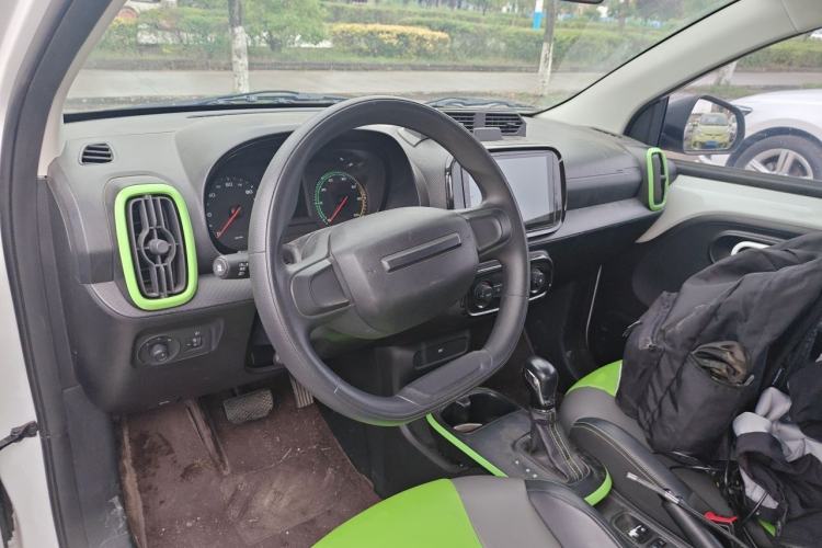 Used Roewe Clever 2021 302 km New Four-Seater Super-Efficient Version Steering Wheel