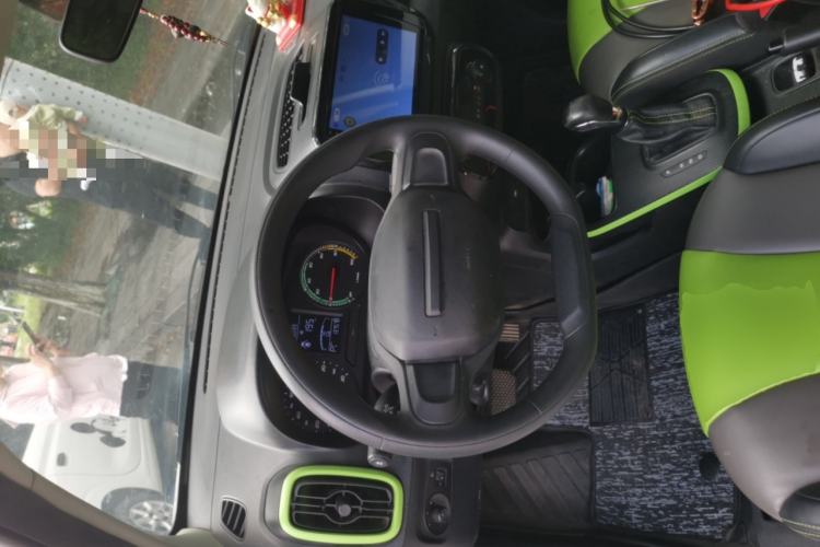 Used Roewe Clever 2021 302 km New Four-Seater Super-Efficient Version Steering Wheel