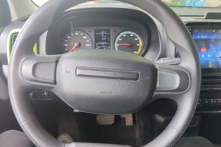 Used Roewe Clever 2021 302 km New Four-Seater Super-Efficient Version Steering Wheel