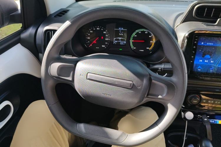 Used Roewe Clever 2021 302 km New Four-Seater Super-Efficient Version Steering Wheel