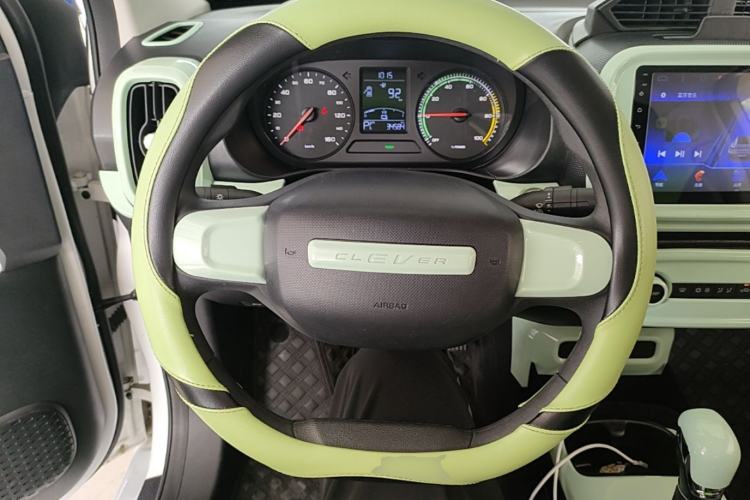 Used Roewe Clever 2021 302 km New Four-Seater Super-Efficient Version Steering Wheel