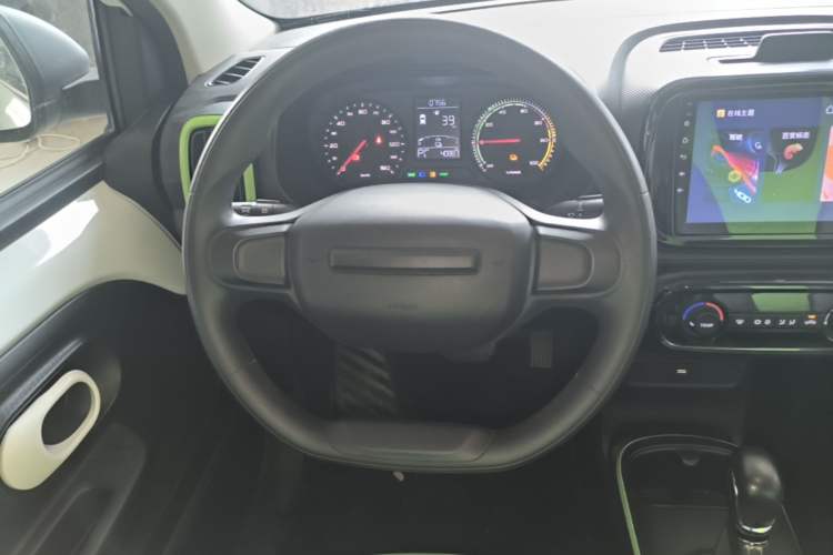 Used Roewe Clever 2021 302 km New Four-Seater Super-Efficient Version Steering Wheel