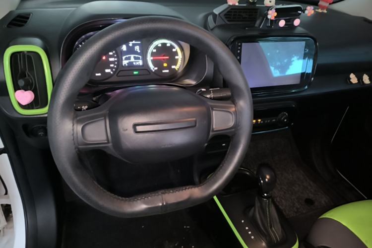 Used Roewe Clever 2021 302 km New Four-Seater Super-Efficient Version Steering Wheel
